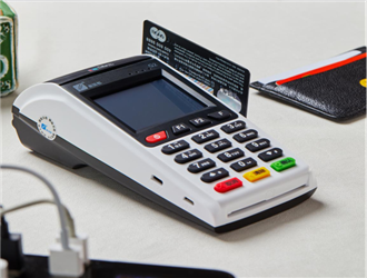 pos机怎么刷磁条卡？