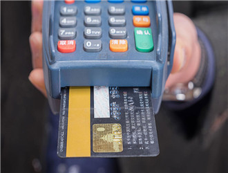 pos机刷卡怎么挥卡？